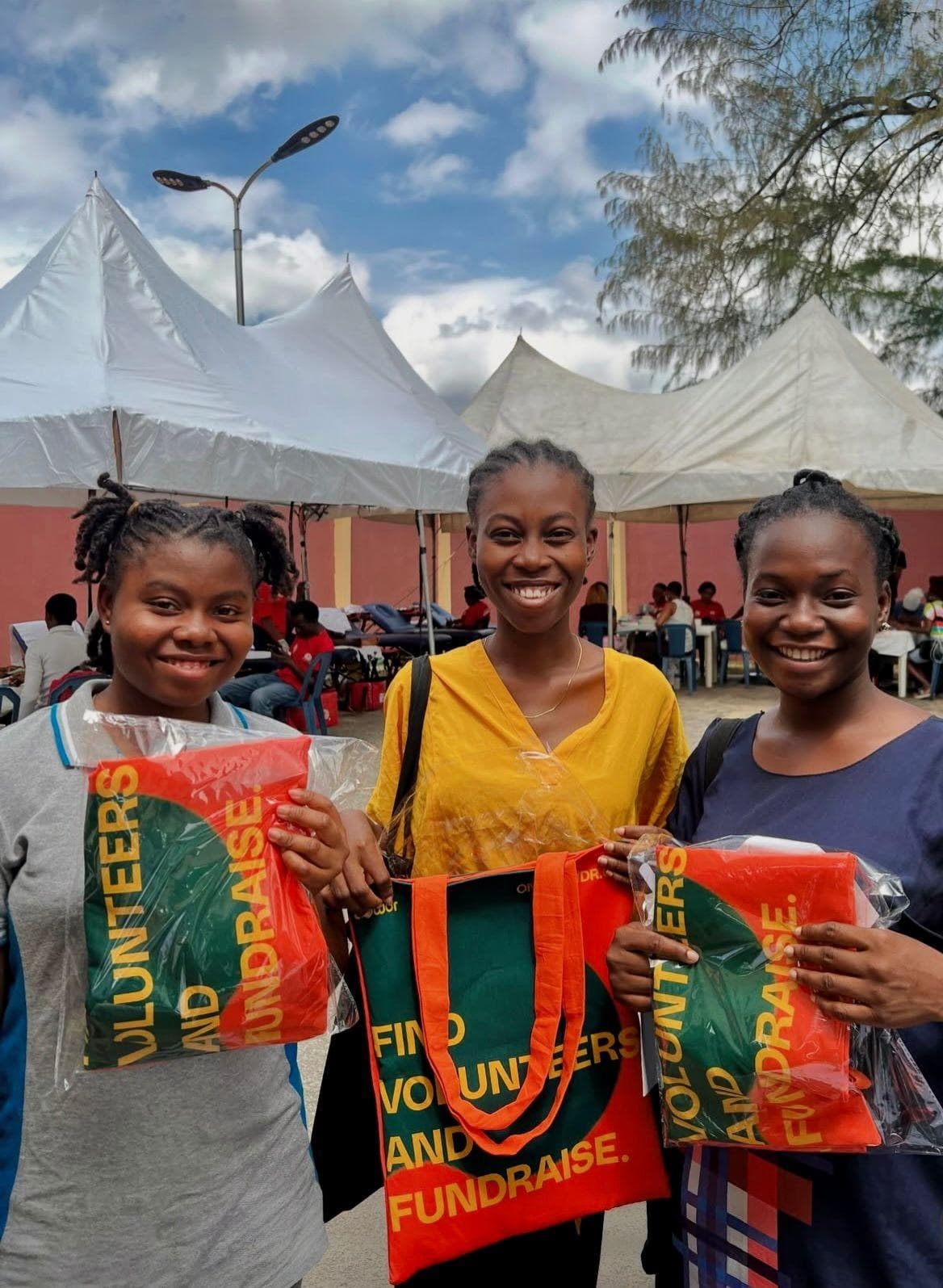 Girls-Holding-Crowdr-Bags